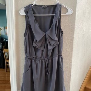 Gray sleeveless dress, with pockets
